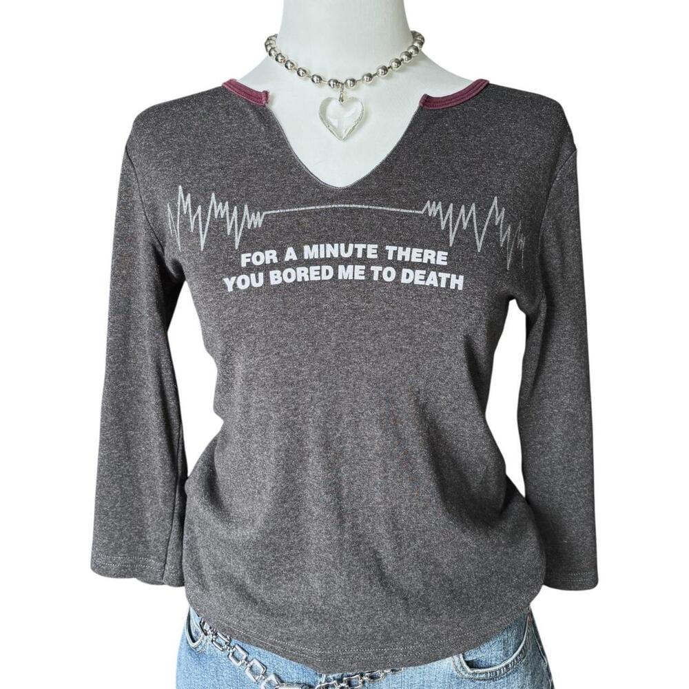 y2k rue21 gray 7/8 sleeve top with sassy glitter graphic